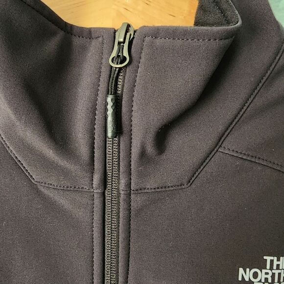 The North Face Men's Dark Black Performance Jacket - Picture 4 of 15